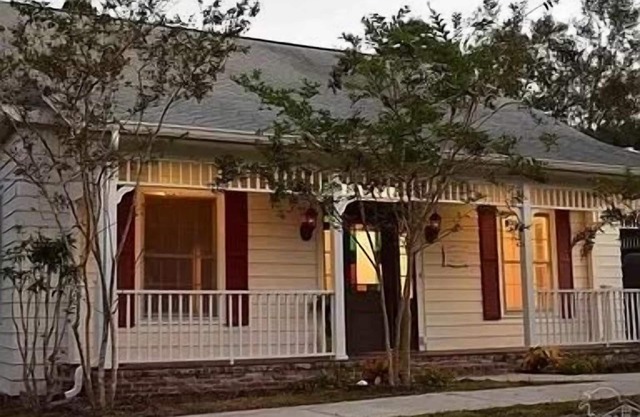 Historic home in downtown/ walking distance to restaurants and local breweries