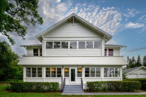 Historic home lake access, near parks and venues
