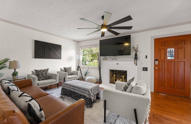 Historic Home W/RV Hookups DT Location