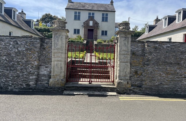 Historic home with fabulous views only moments from town centre