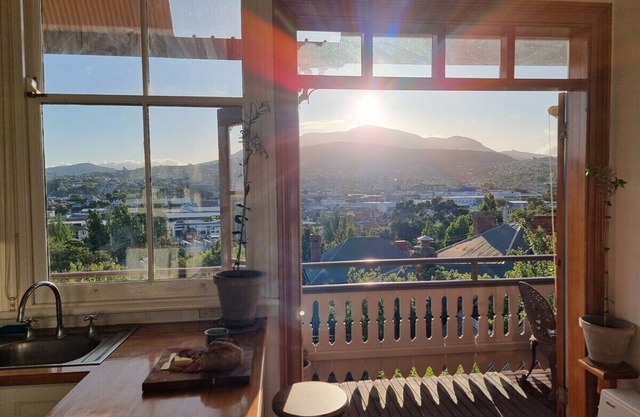 Historic Home with Views. Close to City Sleeps 6.