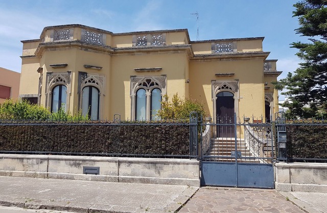 Historic villa with frescoes and garden