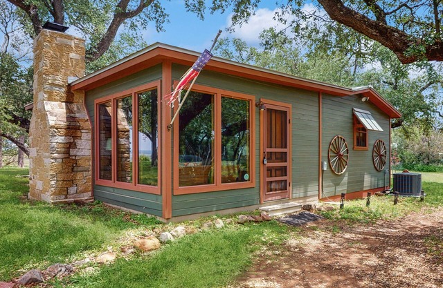 Historic lakefront & wildlife haven with firepit & gas grill - minutes to water