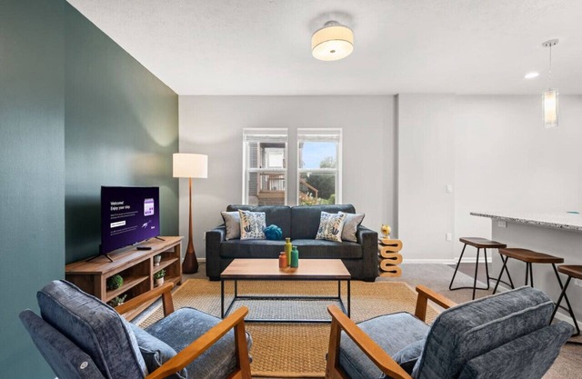 Historic Little Italy Two Bedroom w/Private Drive