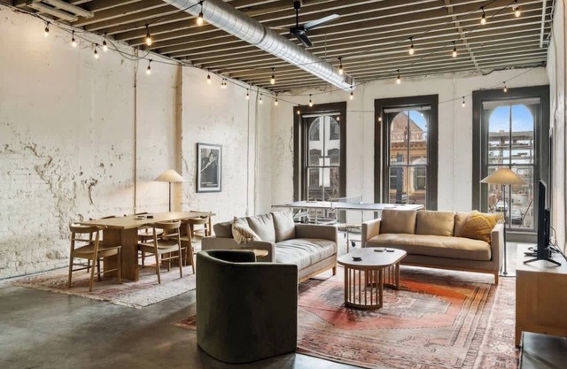 Historic Loft on Whiskey Row, Center of Bourbon