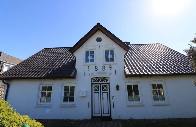 Historic Morsumer house in the spa style of the 19th Century. on the state of today.