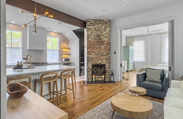Historic, newly renovated, 1 block off upper King St, Morris A