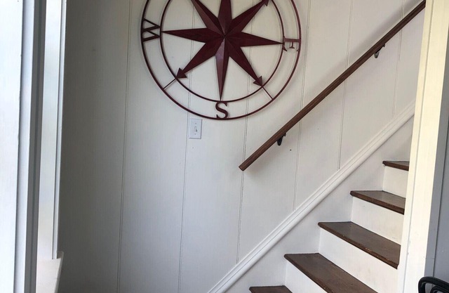 Historic Oceanfront Cottage! (Sleeps 6)