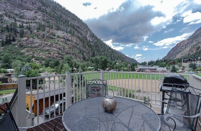 Historic Ouray Hot Springs Condos "Upper Level"