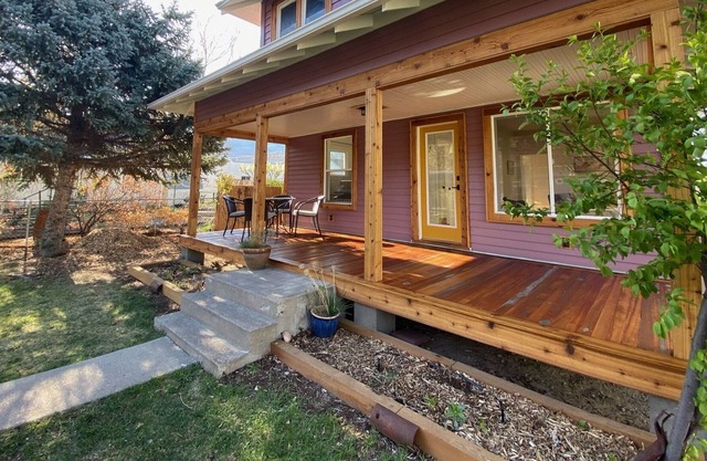 Historic Palisade Garden Bungalow!
