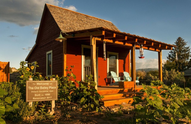 Historic Pioneer Cabin in the Heart of Canyon Country