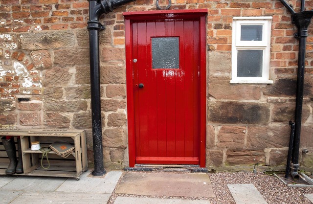 Historic refurbished cottage walking distance to Beeston and Peckforton castle