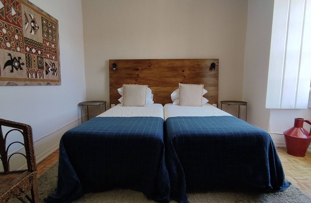 Historic renovated apt located at the main gate of the Castle of Torres Vedras!