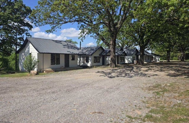 Historic Retreat Near Lake Tenkiller - Escape to Cookson Resorts Cabin #4