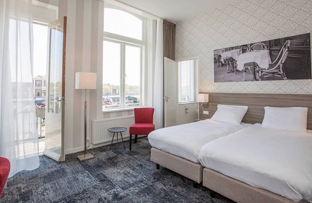 Historic Surroundings with Modern Style and Comfort! Free Breakfast!