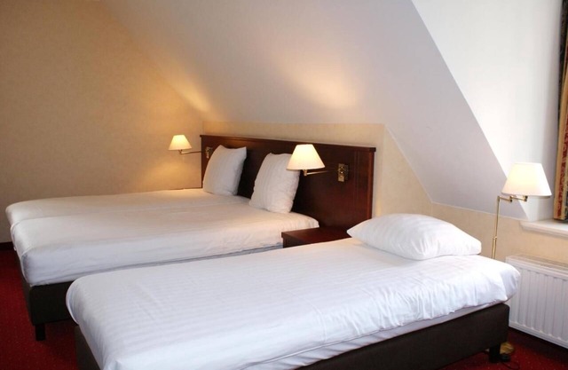 Historic Town Stay – Sluis Room Close to Trails, Shopping & Local Cuisine