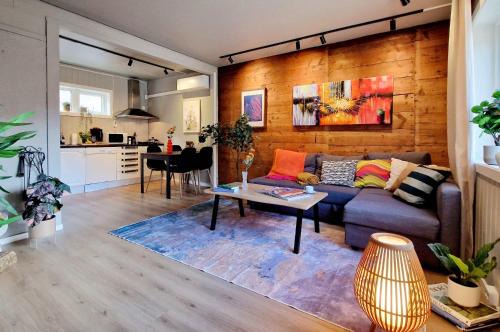 Historic townhouse - 2 baths 3 floors 100 percent charm