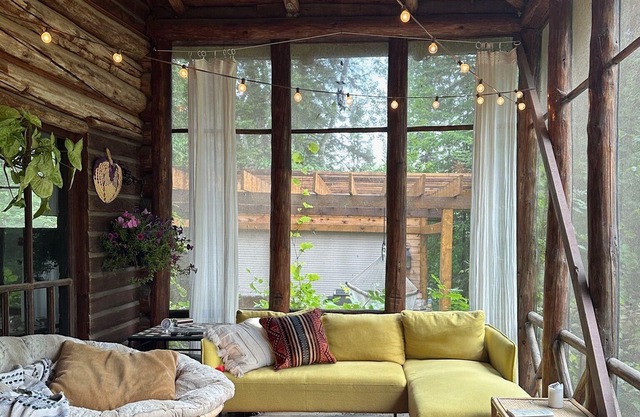 Historic Victoria Beach Log Cabin