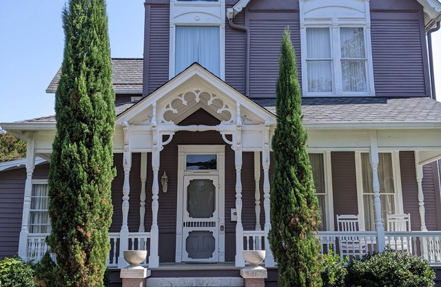 Historic Victorian Home near UNA and Downtown