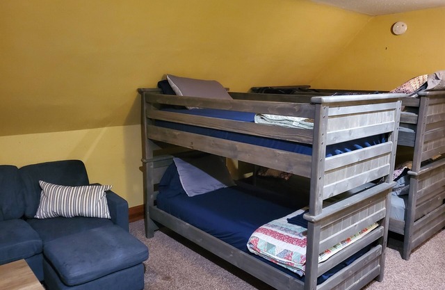 Historic Victorian Inn East Loft