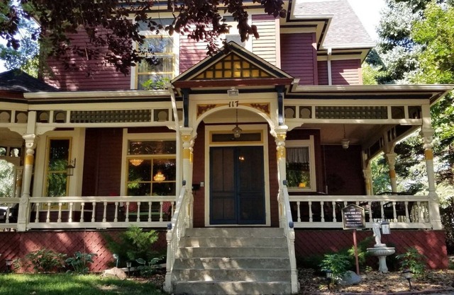 Historic Victorian Inn (1st/2nd Floors) 5bed 5bath