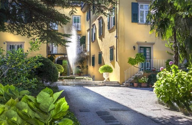 Historic villa, 1 km to the beach, 500m to the city, pool, sauna
