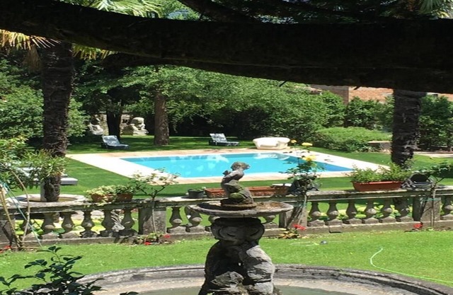 Historic villa, 1 km to the beach, 500m to the city, pool, sauna