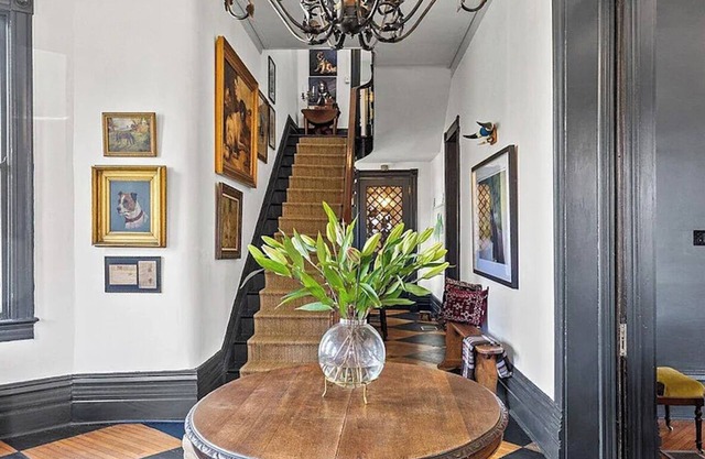 Historic Ward House Spacious Downtown Retreat with Charm