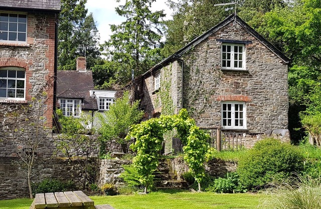 Historic Watermill Cottage between Dartmoor and Exmoor with 4 acres of parkland