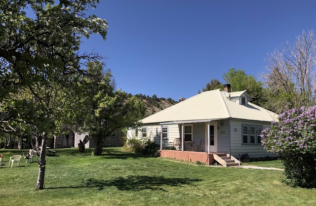 Historical 1930 Country Charmer, Peaceful Property, n9 miles to Bryce Canyon