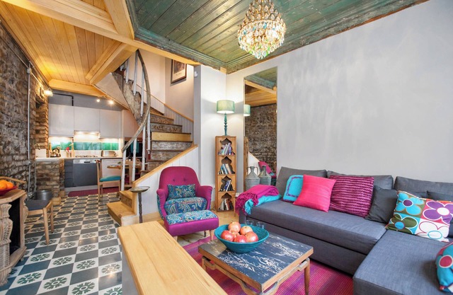 Historical 3 storey house in Old Istanbul, recently restored, comfortable stay!