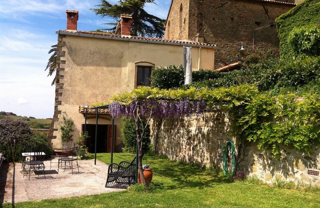 Historical House with garden, outdoor bath tub and spectacular view