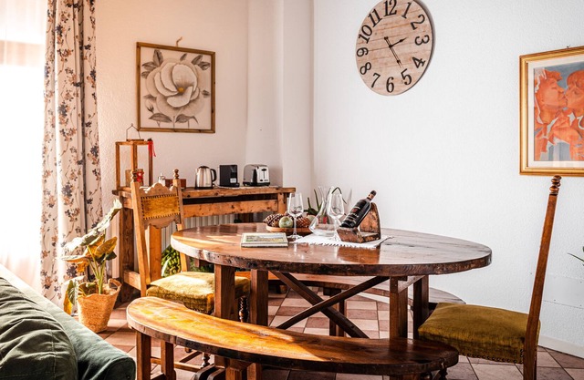 Historical Wine Retreat around vineyards, fews steps from Bernina Express