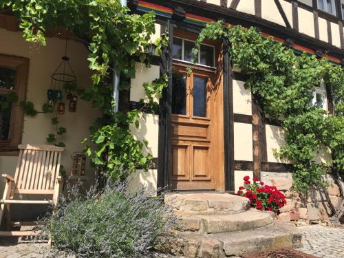 Historisches Fachwerk-Ferienhaus mit Weinkeller und Garten, gute Lage