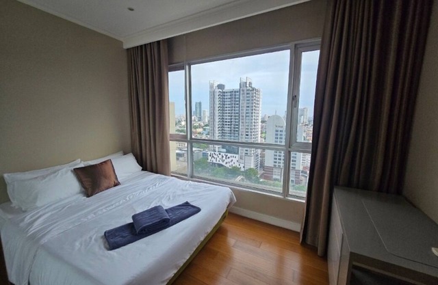 Hive Taksin Sathorn