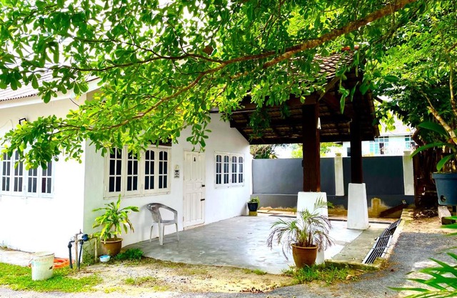 Hj Hassan Guest House Bungalow A
