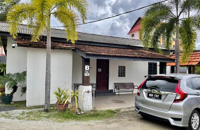 Hj Hassan Guest House Bungalow B