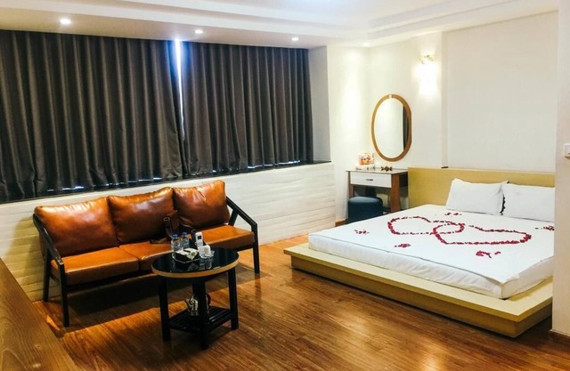 Hoang Gia Hotel 150 Nghi Tam HN-BayLux