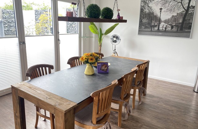 Hochmoderne Ferienwohnung mit gr. Dachterrasse, Zentral in Emden