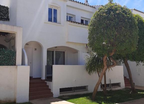 Hochwertiges Haus in wunderschöner Golf Anlage am Meer