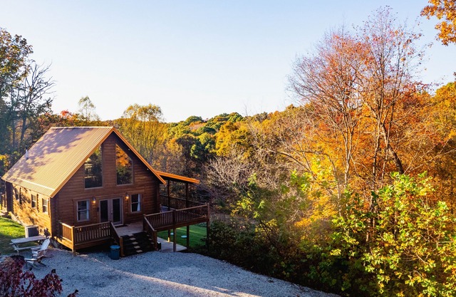 Hocking Hills Naturescape ~ Fast Wifi ~ Hot Tub ~ Close to the Caves, Trails