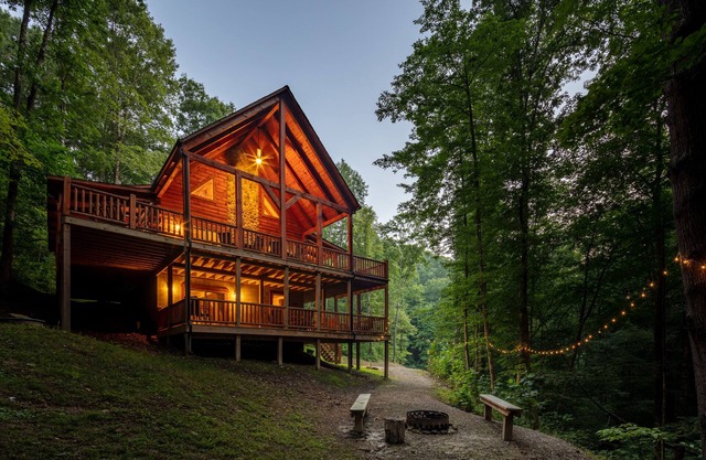 Hocking Hills Paradise! 🌿 Hot Tub ~ Near Caves ~ WiFi ~ Serene, Secluded 🌿