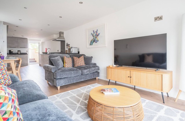 HOHECK, pet friendly, with a garden in Abersoch