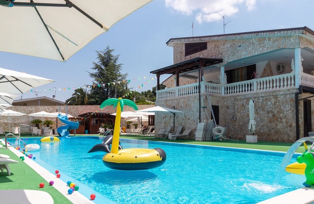 Holiday Home "In Villa sulla Murgia Uno" with Shared Pool & Wi-Fi