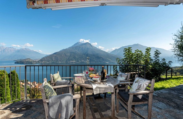 Holiday Home 'Casa Bianca' with Lake View, Private Terrace and Wi-Fi