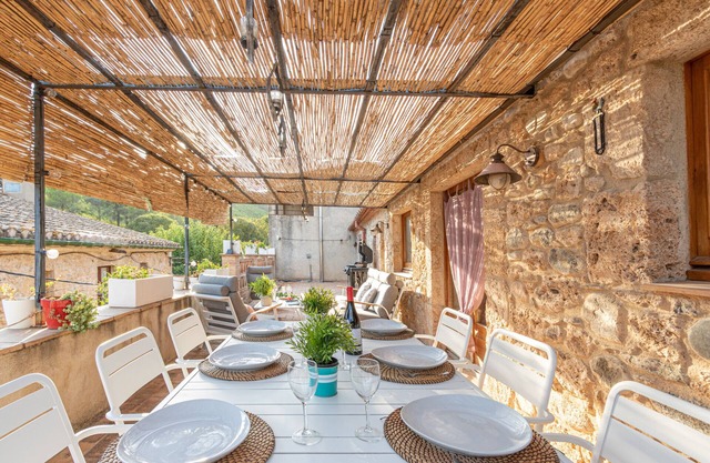 Holiday Home with Pool and Garden in Alt Empordà - Majordoms Sabater