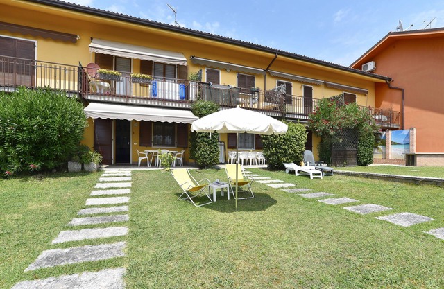 Holiday Apartment “Dei Salici” with Garden, Pool, Air Conditioning & WiFi