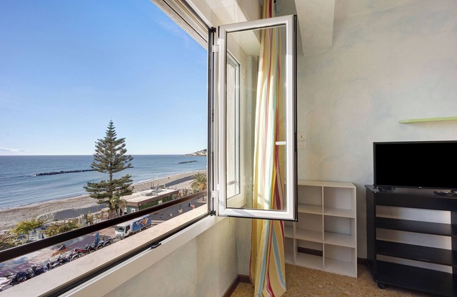 Holiday Accommodation "Casa Fronte mare" with sea front view