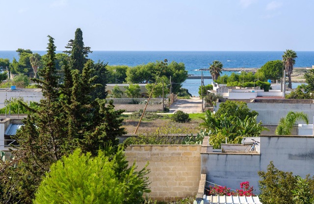 Holiday Accommodation "Villa Grecale" with garden and walking distance to the sea
