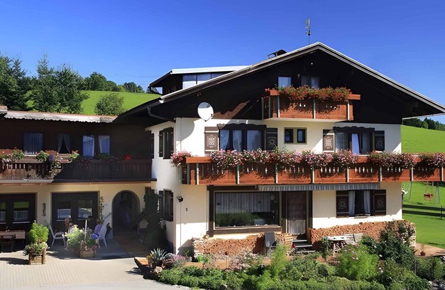 Holiday apartment with balcony to the south